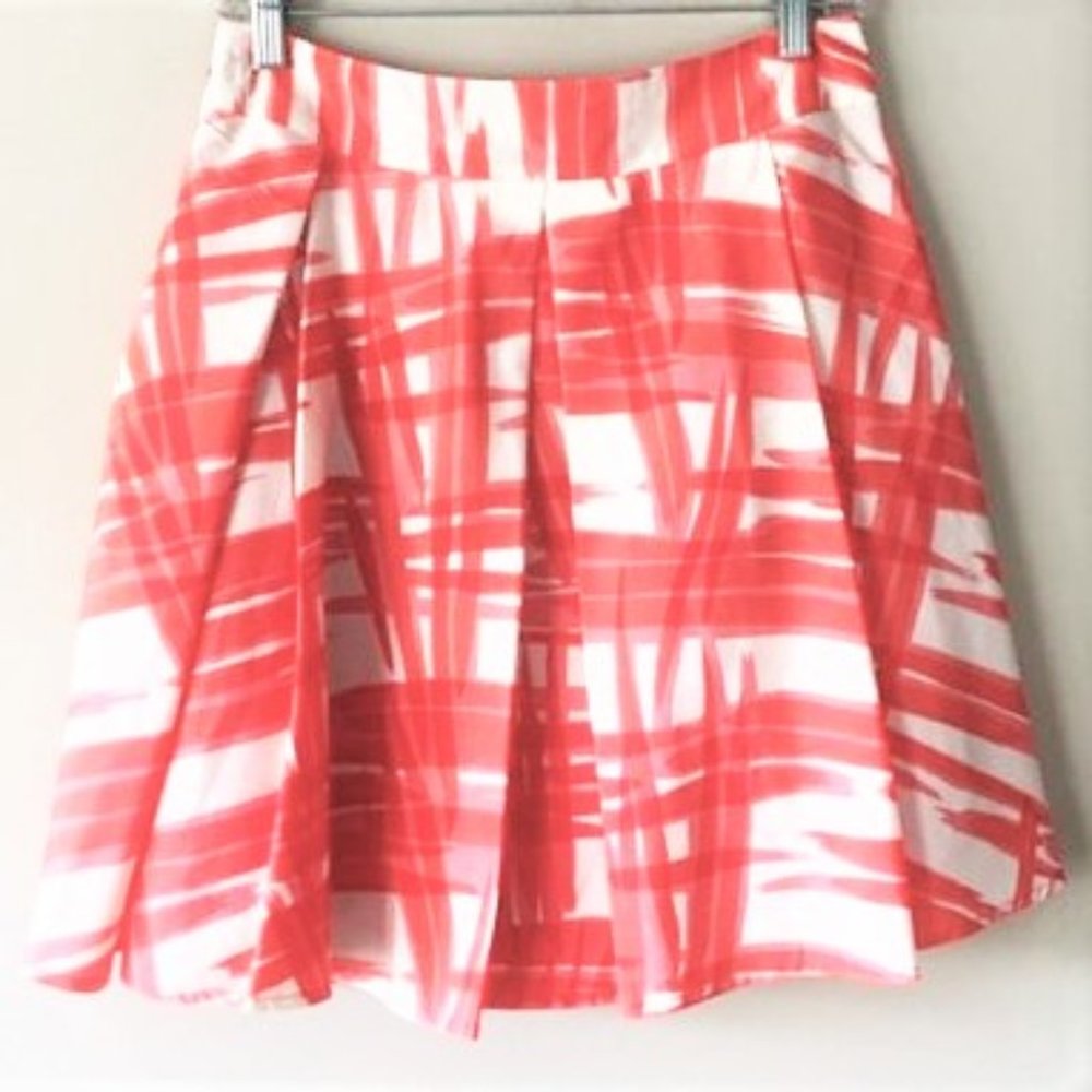 So cute! Silky ivory/coral box pleated skirt lined